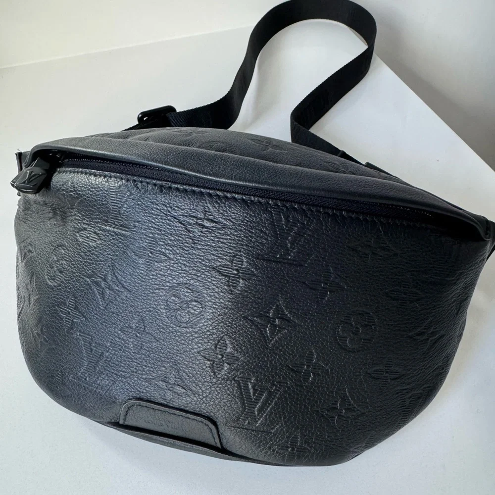 Louis Vuitton Black Monogram Discovery Belt Bag - Picture 8 of 10